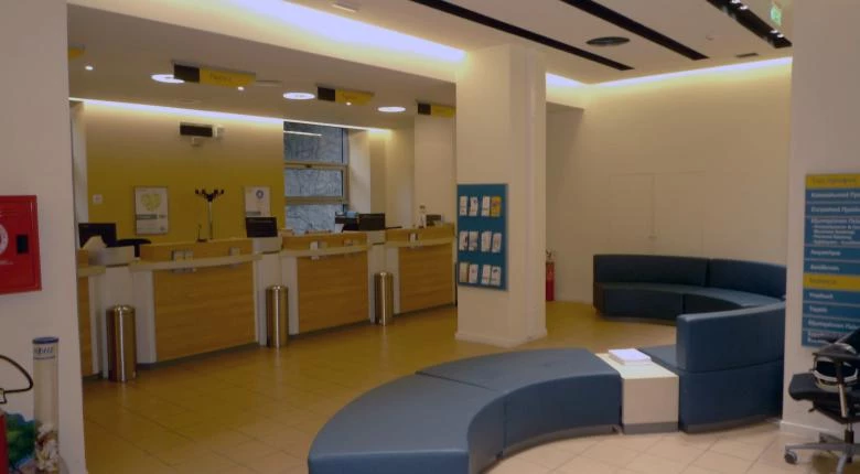 Σε ποιες πόλεις κλείνει καταστήματα η Εθνική Τράπεζα